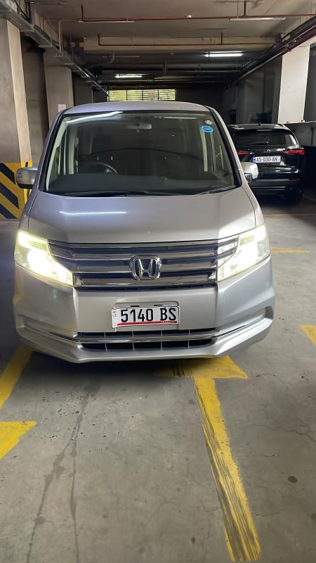 ქირავდება მინივენი