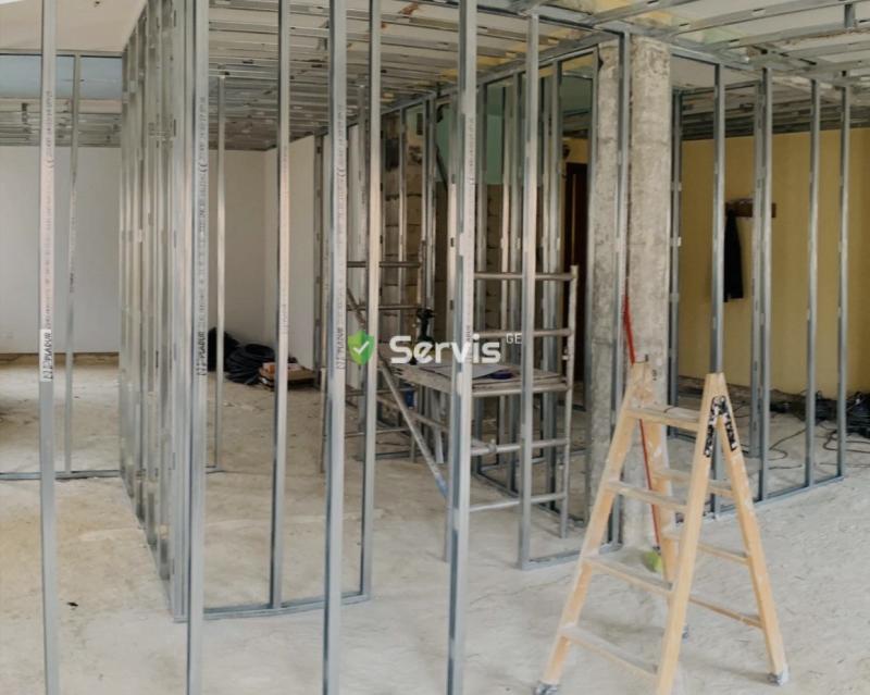 გიფსო კარდონის სპეციალისტი მრავალწლიანი გამოცდილებით - პროფესიონალური სერვისის სურათი