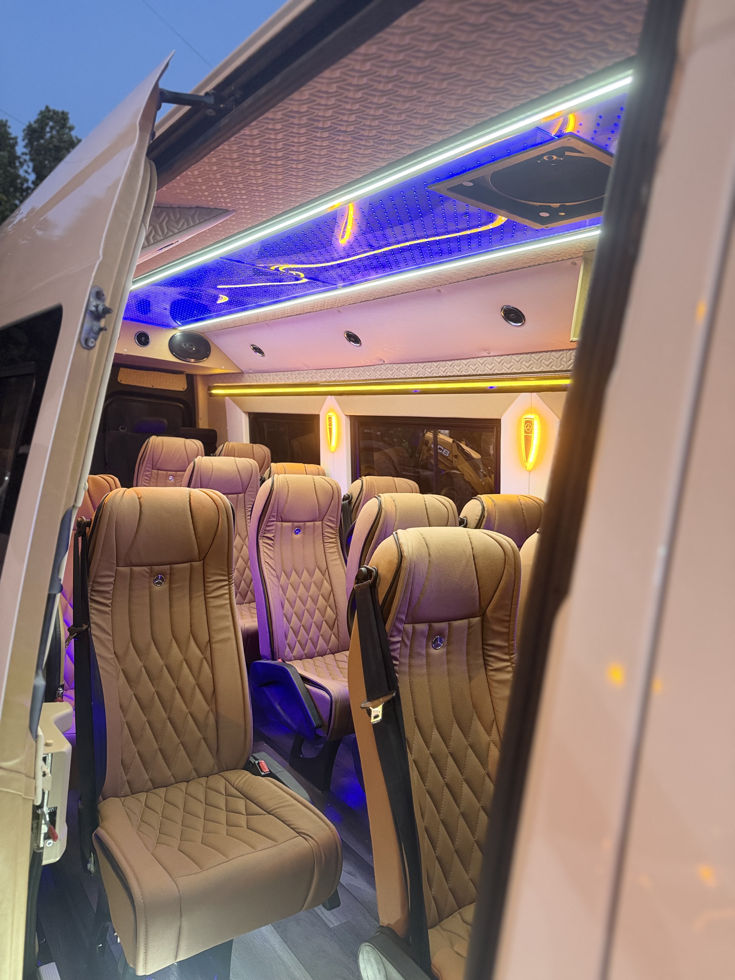 მიკროავტობუსის დაქირავება