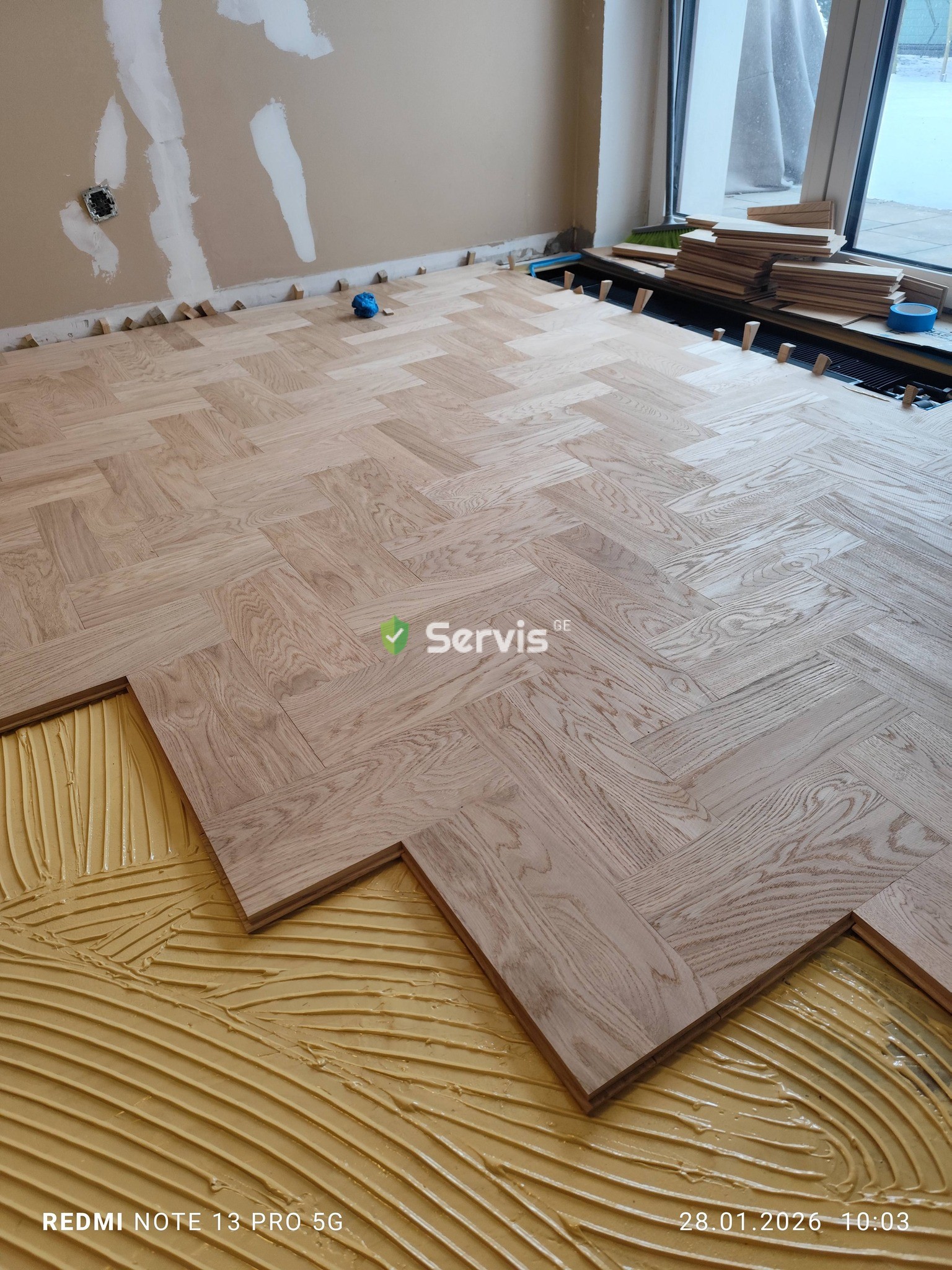 პარკეტის ლამინატის კორპისა და ვინილის იატაკის დაგება