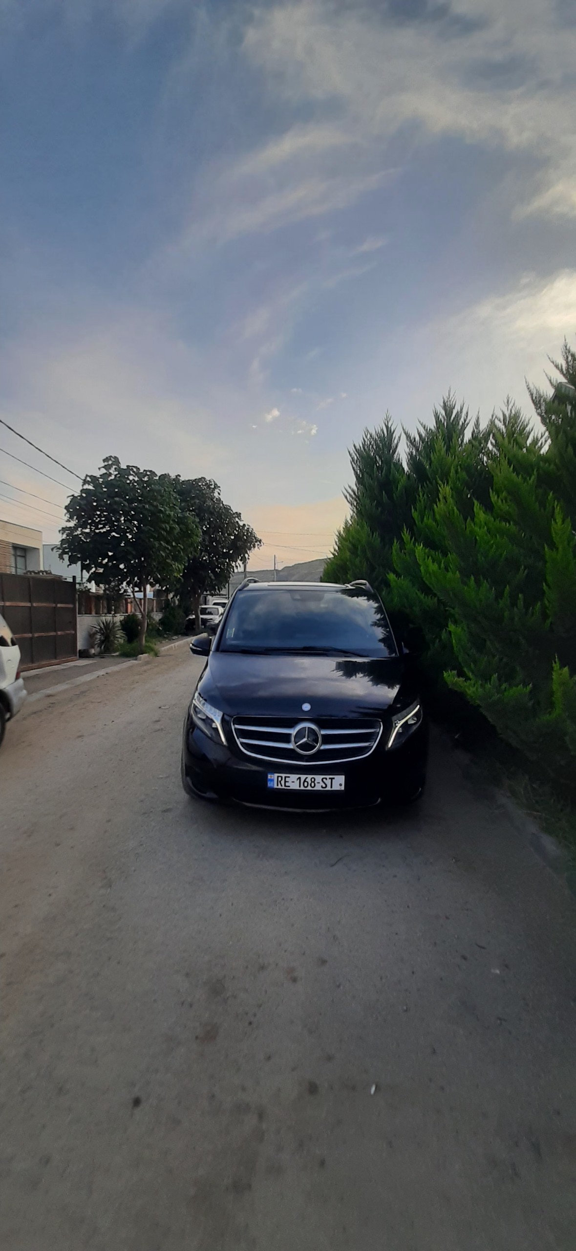 ქირავდება პრემიუმ კლასის მინივენი Mersedes Benz V class მძღოლით