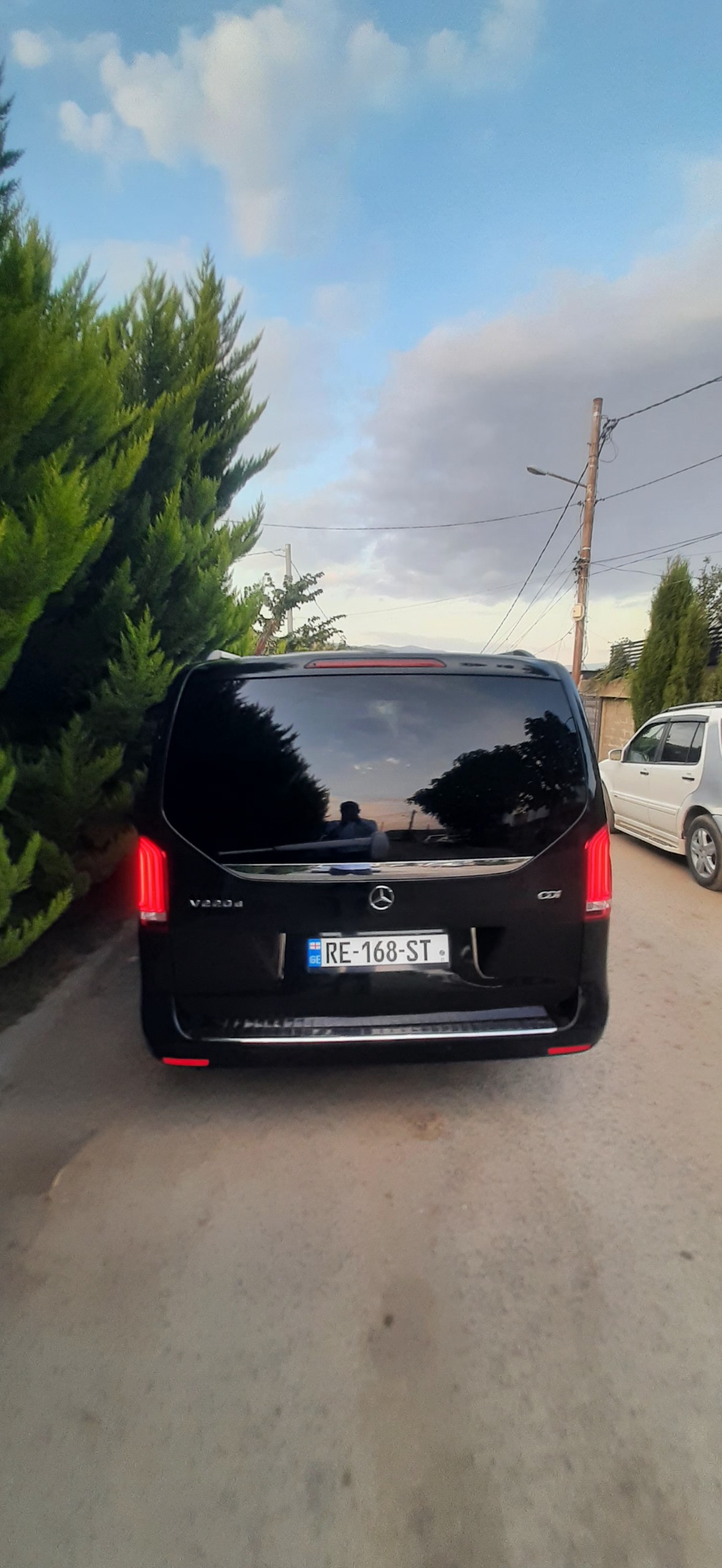 ქირავდება პრემიუმ კლასის მინივენი Mersedes Benz V class მძღოლით