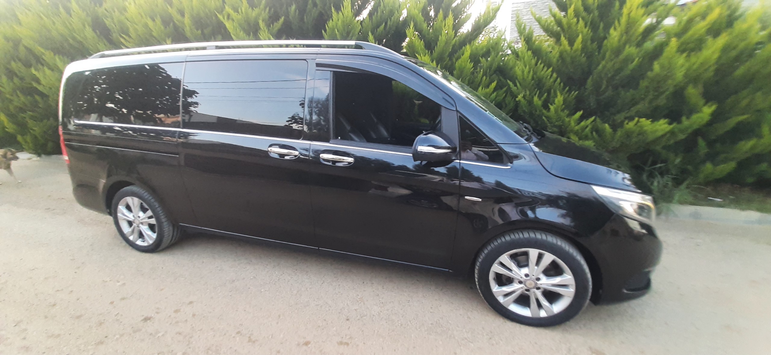 ქირავდება პრემიუმ კლასის მინივენი Mersedes Benz V class მძღოლით