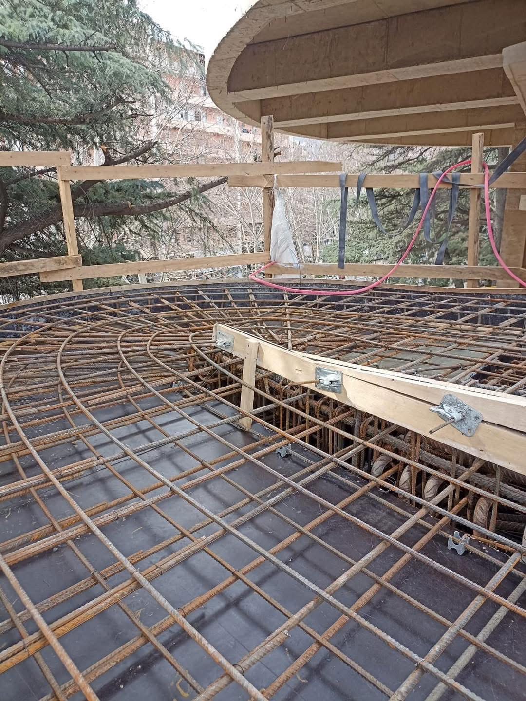 Betonis dasxma  ბეტონის დასხმა
