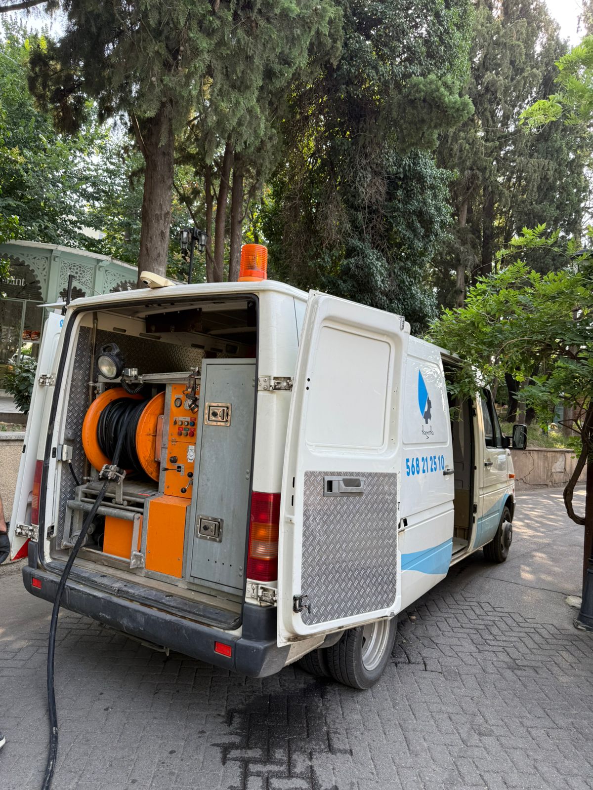 კანალიზაციის გაწმენდა წყლის ჭავლის მანქანით 