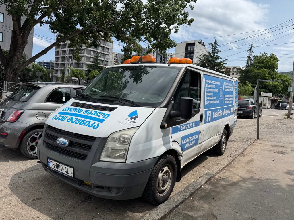 კანალიზაციის გაწმენდა წყლის ჭავლის მანქანით 