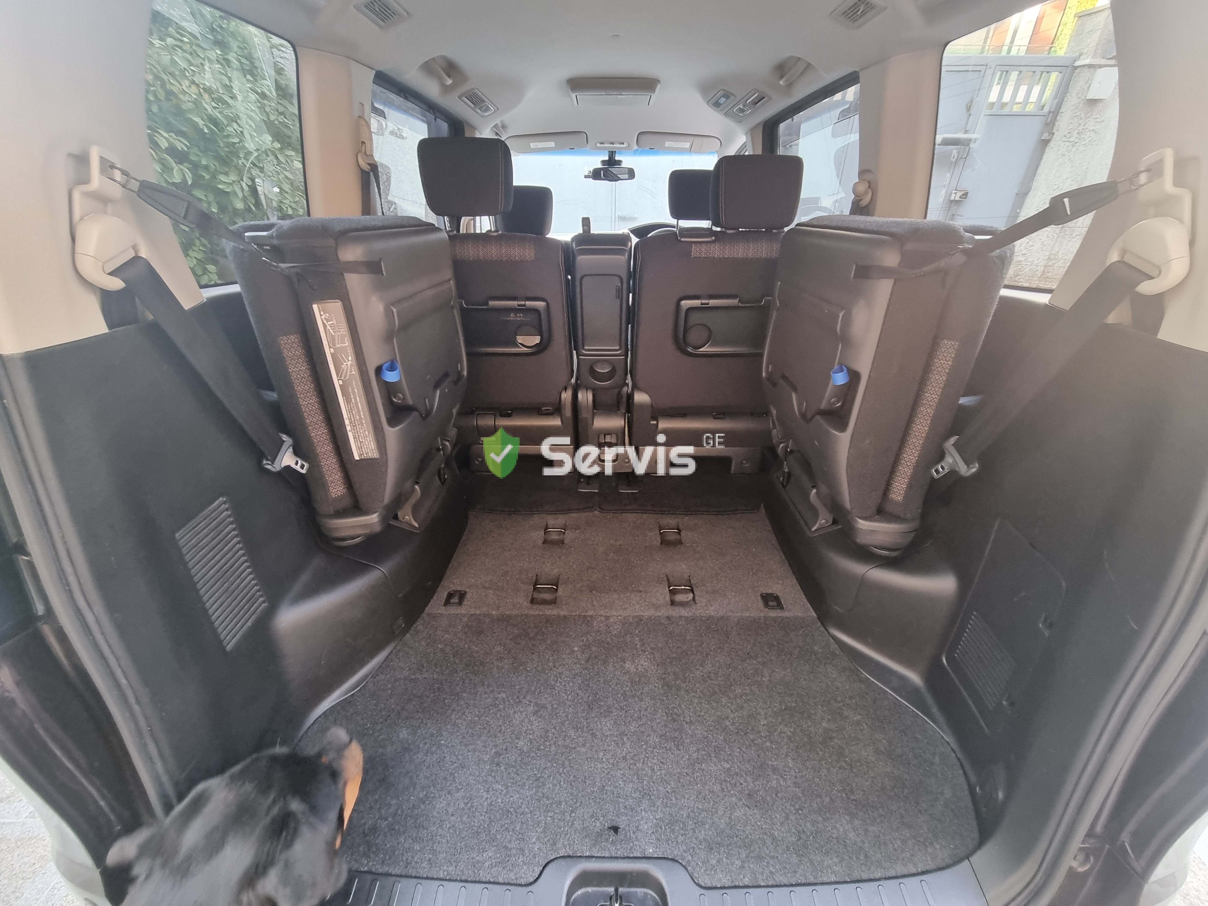 ქირავდება მძღოლთან 2015 Nissan Serena Highway star